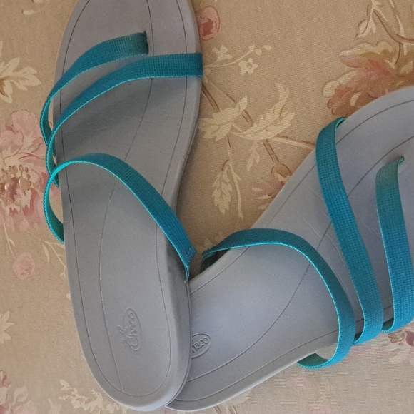Chaco torquoise slide sandal size 8 adorable very very nice condition - Picture 3 of 7